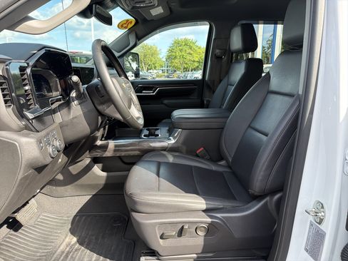 Used 2025 Chevrolet Silverado 3500 LTZ w/ LTZ Convenience Package AWD/4WD image 17