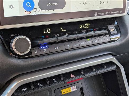 Used 2022 Toyota Tundra Platinum image 14