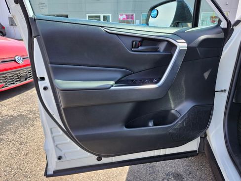 Used 2020 Toyota RAV4 LE w/ All Weather Liner Package AWD/4WD image 10