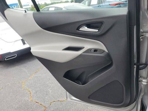 Used 2022 Chevrolet Equinox LS FWD image 12