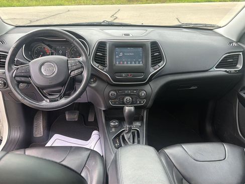 Used 2019 Jeep Cherokee Latitude Plus AWD/4WD image 30