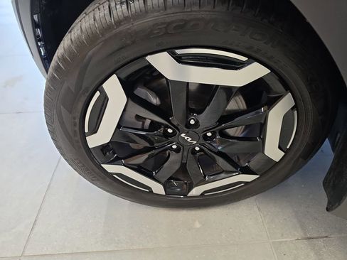 Certified 2025 Kia Telluride EX FWD image 37