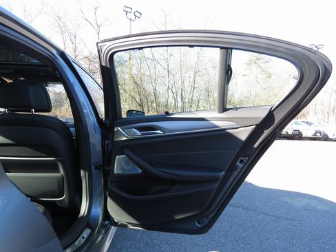 Used 2018 BMW M550i xDrive image 15