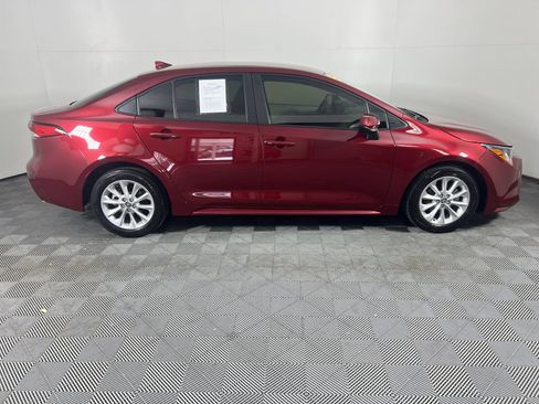 Used 2022 Toyota Corolla LE w/ LE Convenience Package FWD image 2