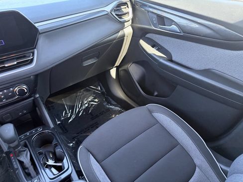 Used 2025 Chevrolet TrailBlazer LT FWD image 17