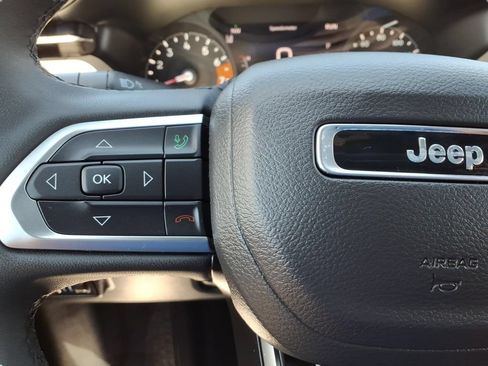 Used 2025 Jeep Compass Limited AWD/4WD image 18