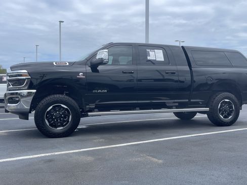 Used 2025 RAM 3500 Laramie AWD/4WD image 4