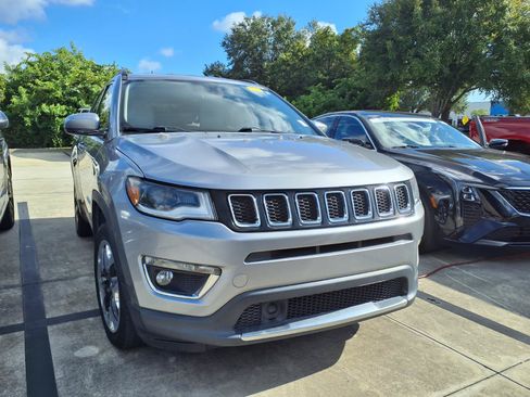 Used 2018 Jeep Compass Limited w/ Navigation Group FWD image 2