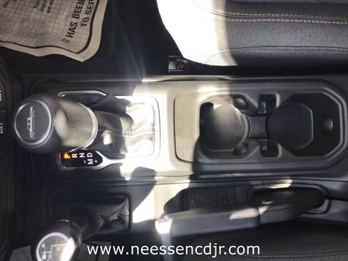 New 2025 Jeep Gladiator Sport image 29