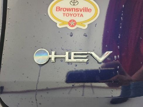 Used 2025 Toyota Sienna XLE FWD image 24