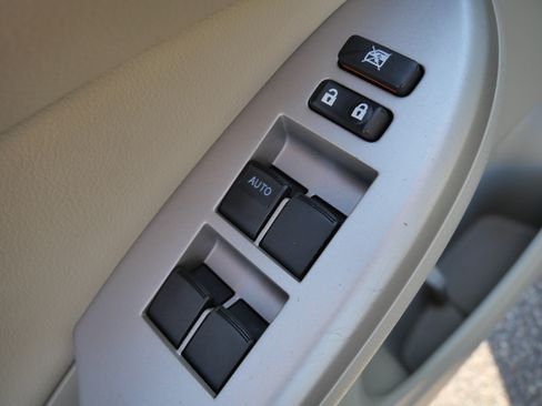 Used 2013 Toyota Corolla LE Special Edition FWD image 19