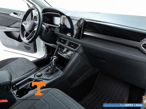 Used 2025 Volkswagen Taos SE AWD/4WD image 31
