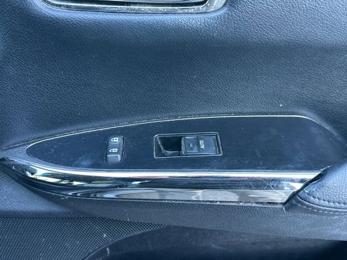 Used 2013 Toyota Avalon Limited image 19