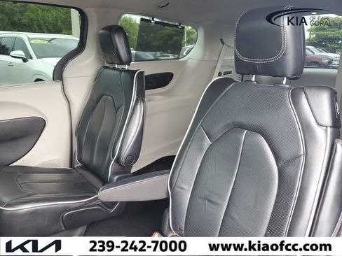 Used 2022 Chrysler Pacifica Limited FWD image 11
