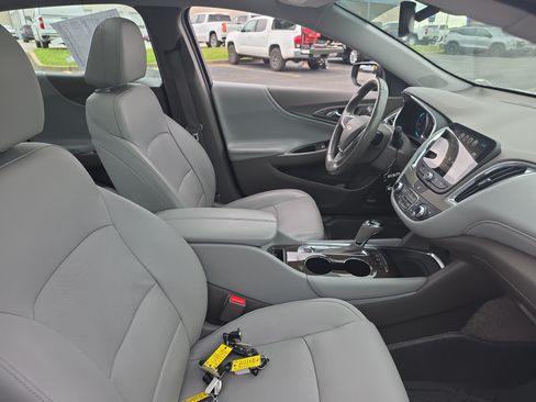 Used 2018 Chevrolet Malibu Premier w/ Premier Sun and Wheel Package FWD image 10