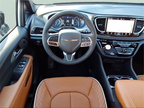 New 2026 Chrysler Pacifica Pinnacle w/ Trailer Tow Group image 14