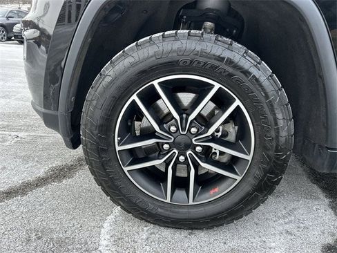 Certified 2021 Jeep Grand Cherokee Trailhawk w/ Trailhawk Luxury Group image 10