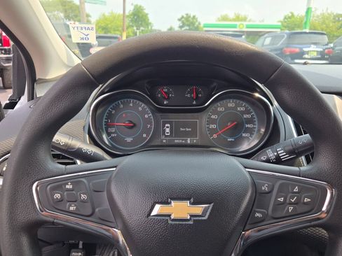 Used 2017 Chevrolet Cruze LT w/ Convenience Package FWD image 33