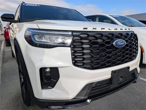 Used 2025 Ford Explorer ST-Line image 23
