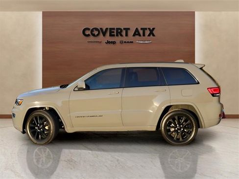Used 2020 Jeep Grand Cherokee Altitude image 2