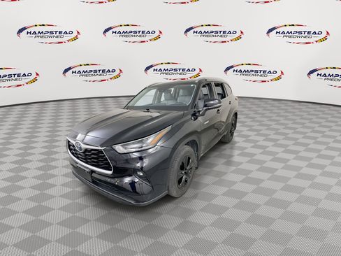 Used 2021 Toyota Highlander XLE image 4