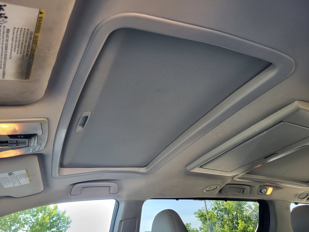 Used 2017 Toyota Sienna Limited Premium FWD image 12
