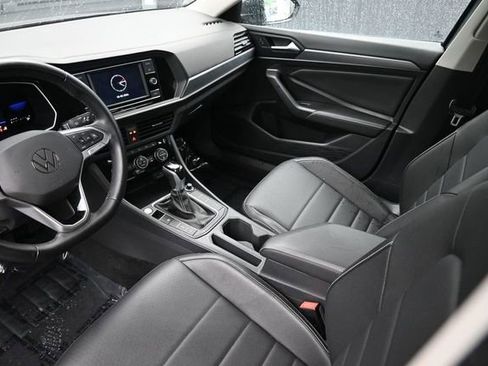 Used 2022 Volkswagen Jetta SE FWD image 16