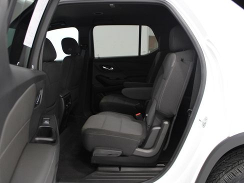 Used 2023 Chevrolet Traverse LT image 38