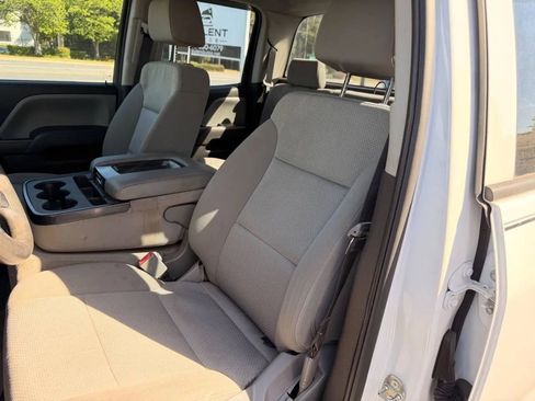 Used 2018 Chevrolet Silverado 1500 W/T w/ Trailering Package image 9