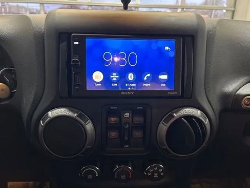 Used 2018 Jeep Wrangler Unlimited Sport AWD/4WD image 24