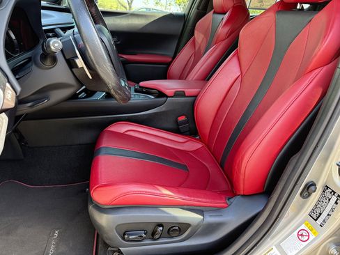 Used 2019 Lexus UX 200 image 11