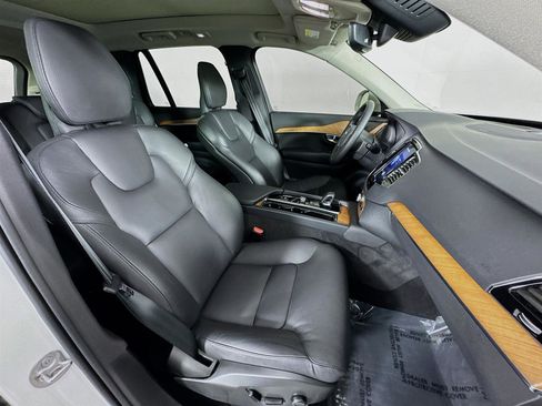 Used 2024 Volvo XC90 B6 Plus image 31