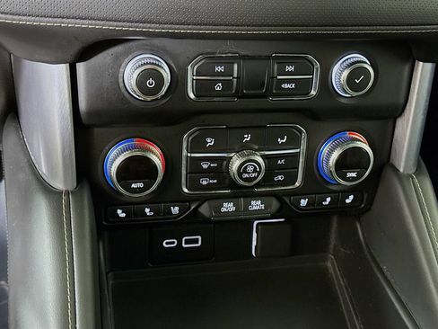 Used 2021 GMC Yukon SLT AWD/4WD image 7
