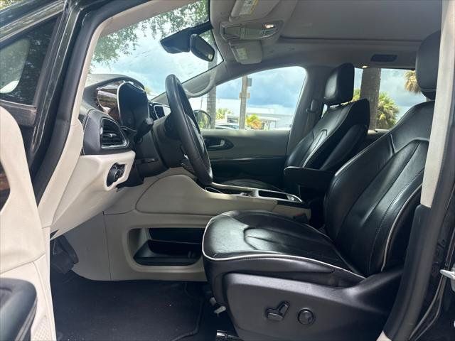 Used 2023 Chrysler Pacifica Limited FWD image 13