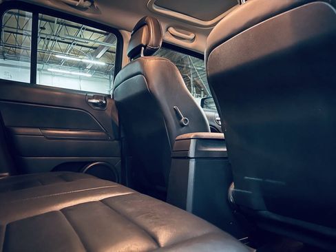 Used 2016 Jeep Patriot High Altitude FWD image 21