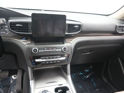 Used 2020 Ford Explorer Limited w/ Hybrid Equipment Group 310A image 26