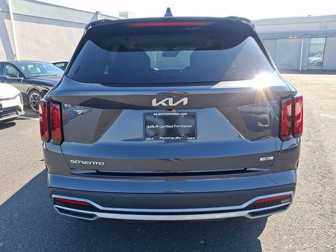 Certified 2023 Kia Sorento EX image 5