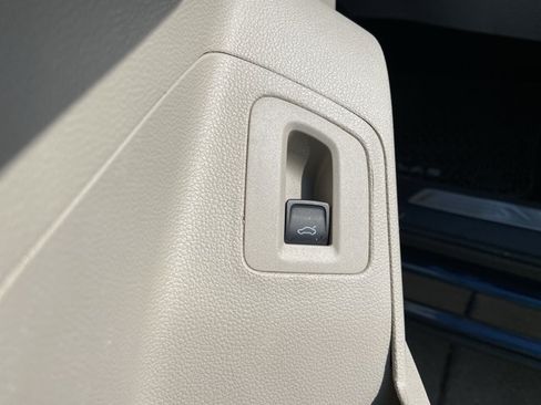 Used 2023 Volkswagen Atlas SE w/ Panoramic Sunroof Package FWD image 50