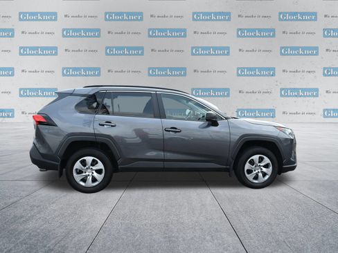 Used 2021 Toyota RAV4 LE FWD image 4