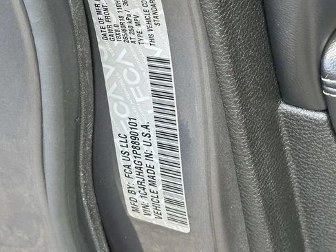 Used 2023 Jeep Grand Cherokee Laredo X AWD/4WD image 12