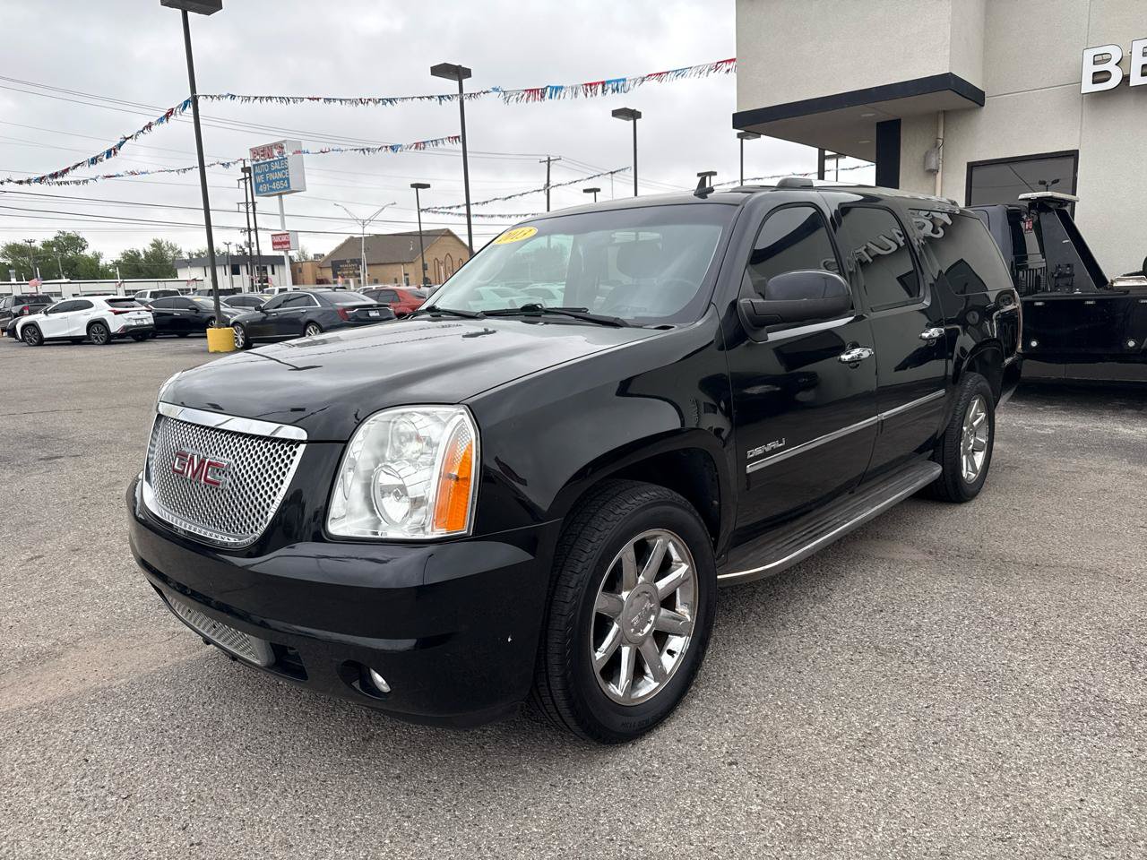 Used 2013 GMC Yukon XL Denali RWD image 2