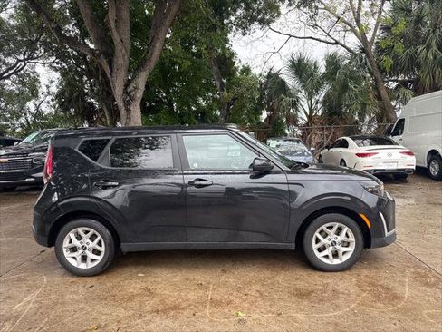 Used 2023 Kia Soul LX w/ Option Group 015 image 6