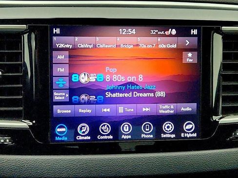 Used 2020 Chrysler Pacifica Touring-L w/ S Appearance Package FWD image 18