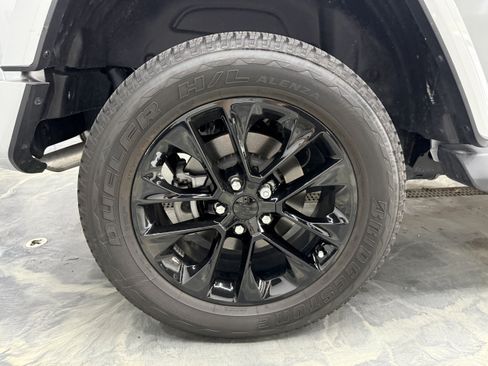 Used 2023 Jeep Wrangler Unlimited Sahara AWD/4WD image 28