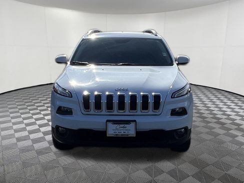 Used 2017 Jeep Cherokee Latitude AWD/4WD image 2
