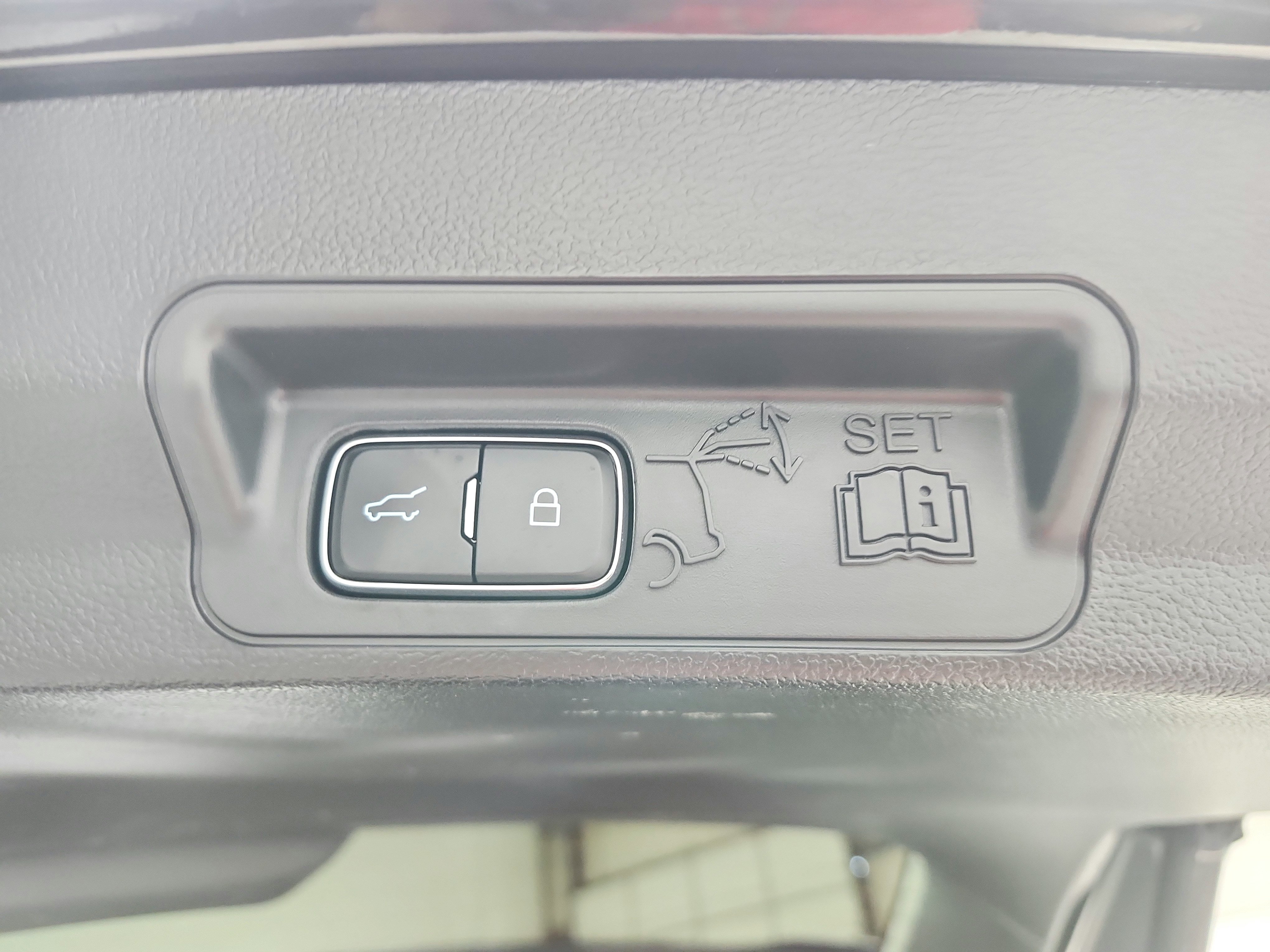 Used 2023 Ford Explorer Platinum w/ Technology Package AWD/4WD image 53