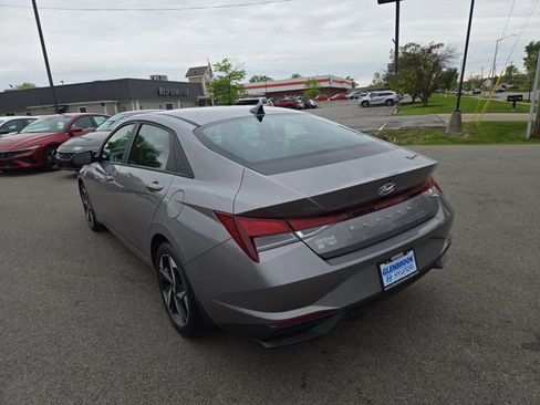 Certified 2023 Hyundai Elantra SEL w/ Convenience Package FWD image 8