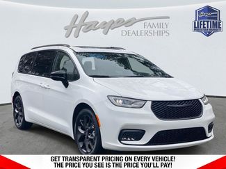 New 2026 Chrysler Pacifica Limited video 1