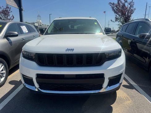 Used 2023 Jeep Grand Cherokee L Limited AWD/4WD image 2