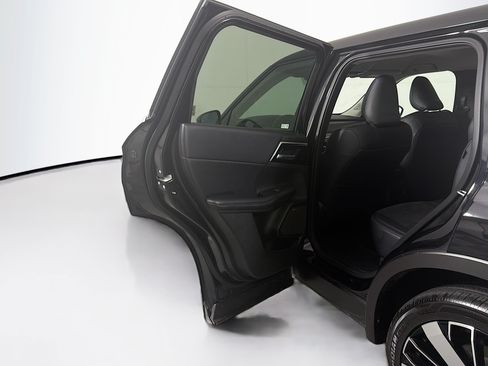 Used 2025 Mitsubishi Outlander SE FWD image 25